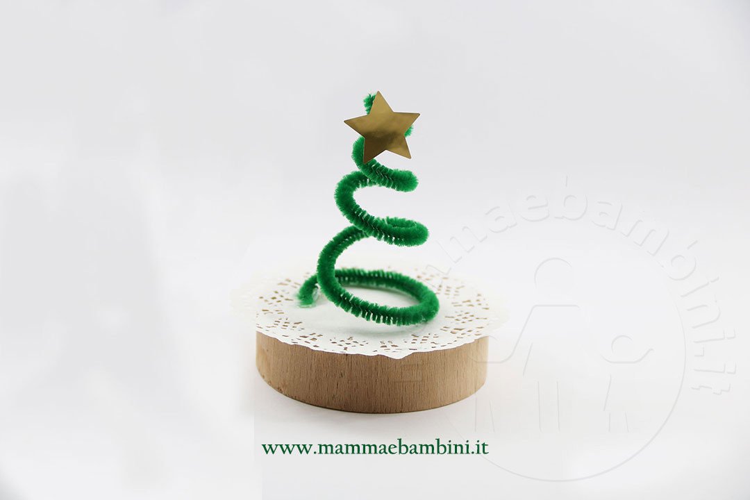 albero natale con nettapipe verde scuro 01