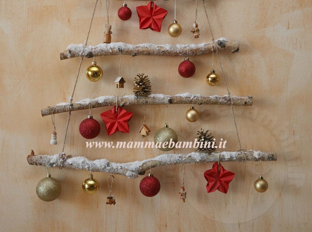 Rami Di Albero Di Natale Idee albero di Natale con rami da appendere - Mamma e Bambini