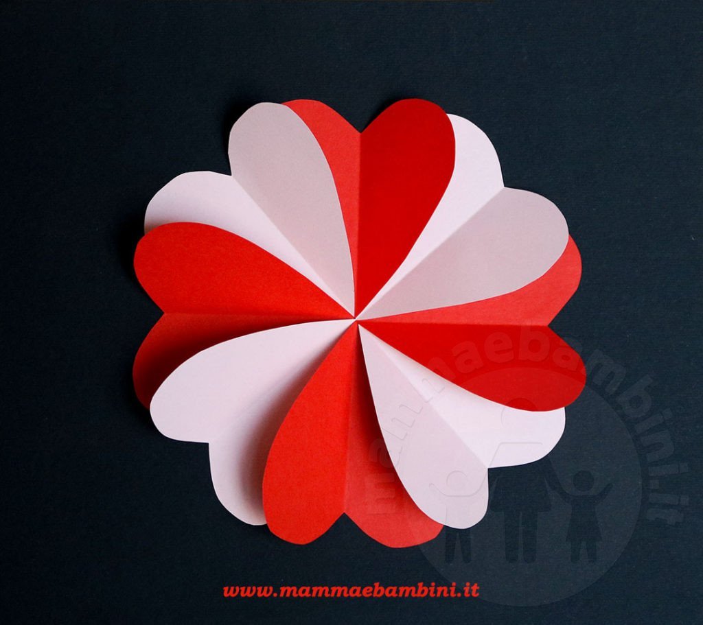 Lavoretto fiore con cuori di carta 2 Lavoretto fiore con cuori di carta