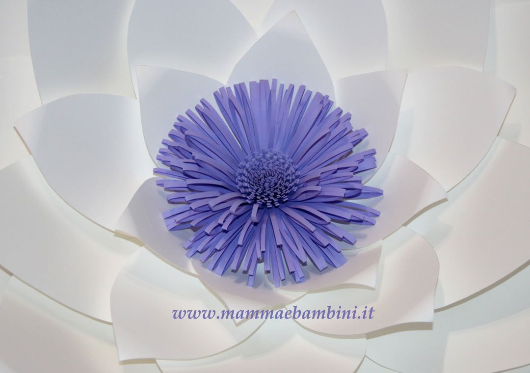 Composizioni con fiori giganti di carta 6 fiore gigante carte dettaglio centro