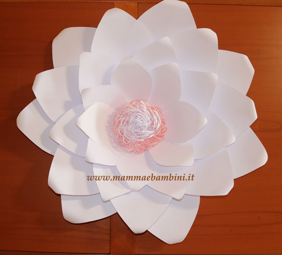 Composizioni con fiori giganti di carta 9 fiore gigante di carta 02