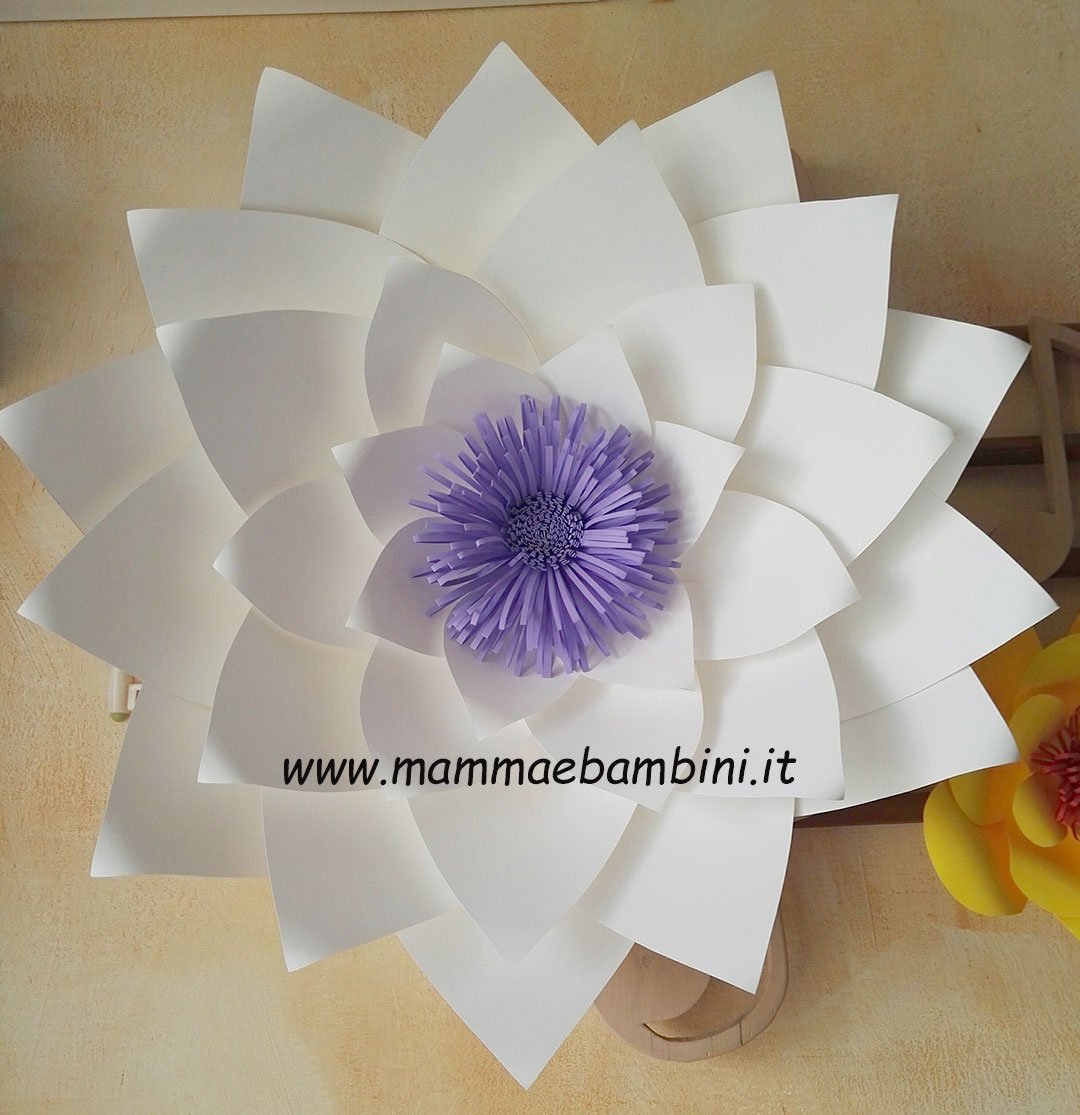 Video come realizzare fiori giganti 1 fiore gigante di carta