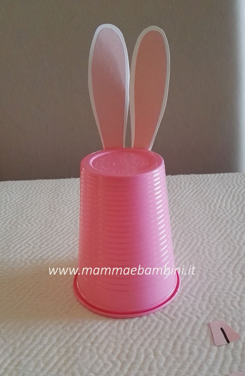 Coniglietti facili con bicchieri 4 lavoretto coniglio con bicchiere 09