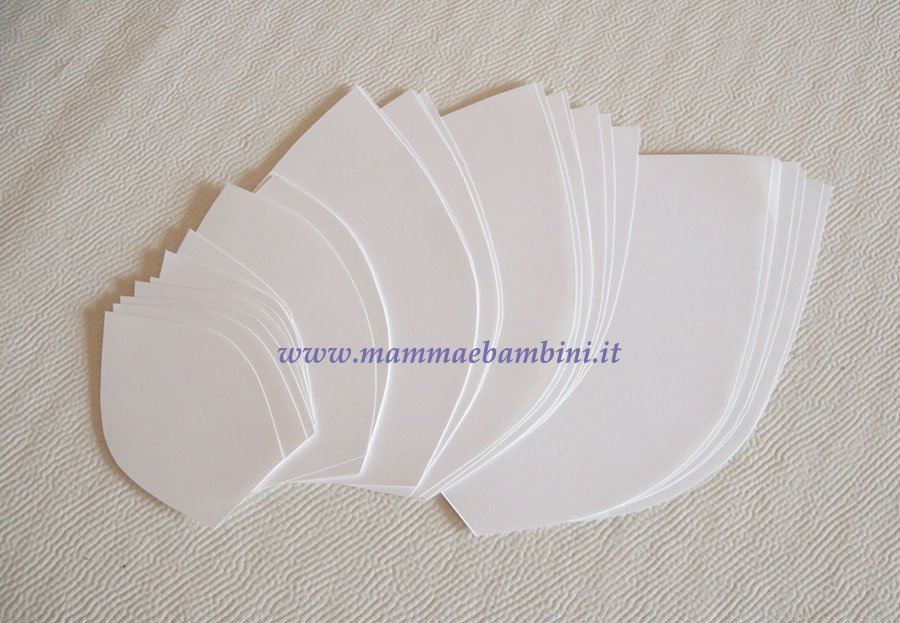 Composizioni con fiori giganti di carta 11 tutorial fiore gigante carta bianco 17
