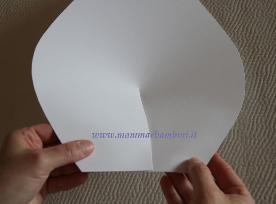 Composizioni con fiori giganti di carta 15 tutorial fiore gigante carta bianco 21