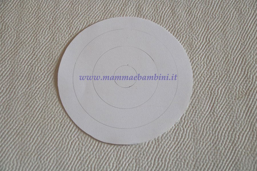 Composizioni con fiori giganti di carta 16 tutorial fiore gigante carta bianco 22