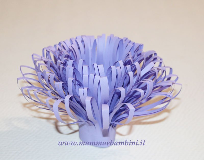 Composizioni con fiori giganti di carta 22 tutorial fiore gigante carta bianco 28