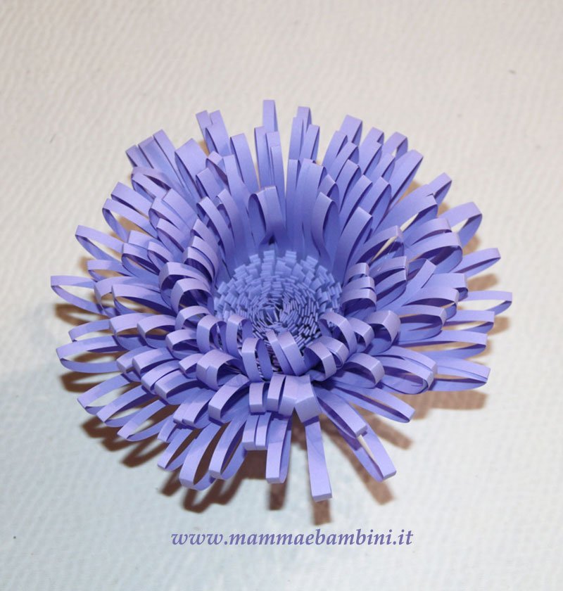 Composizioni con fiori giganti di carta 23 tutorial fiore gigante carta bianco 29