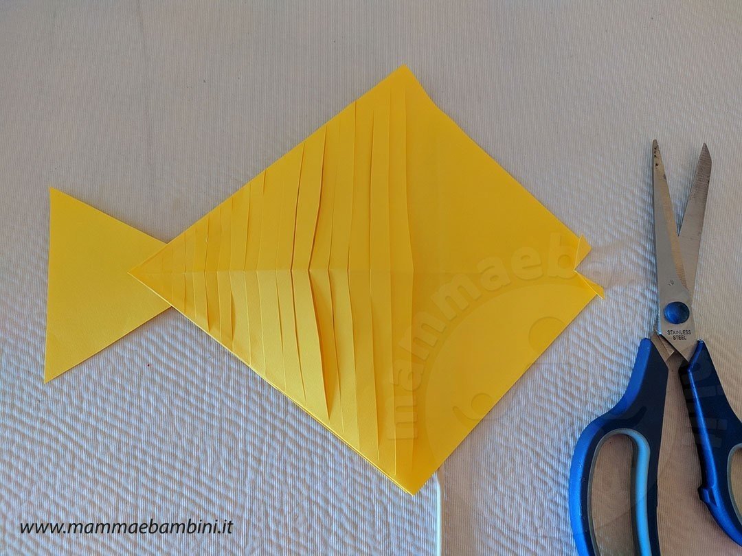 Lavoretti pesci di carta 14 Lavoretto pesce di carta 17