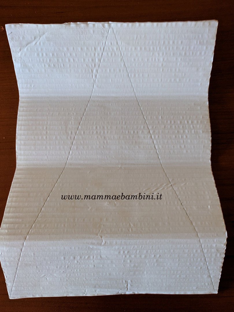 Albero di Natale con carta riciclo 3 albero natale carta riciclata 06