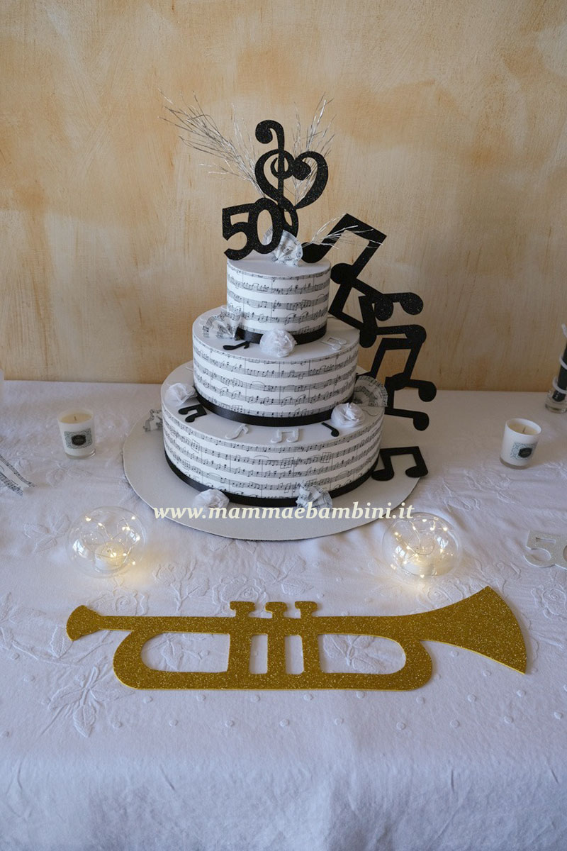 Torta finta a tema musica 2 decorazione torta finta tema musica 01