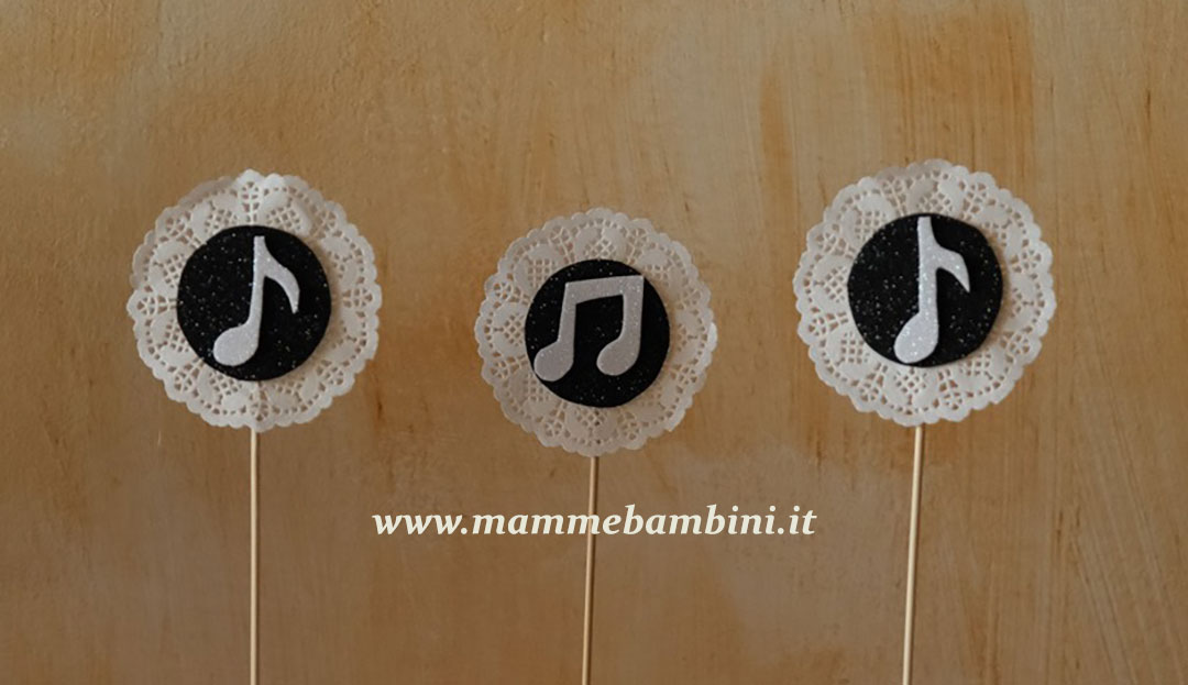Decorazioni feste compleanno con centrini 2 decorazioni festa 50 anni 01