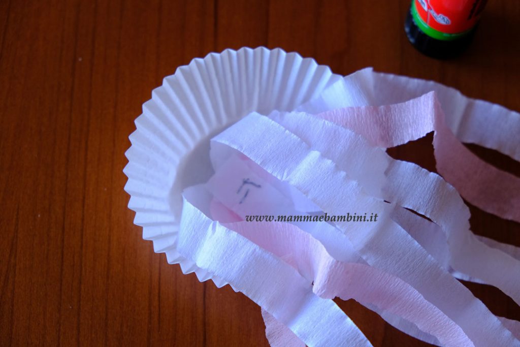 Lavoretti semplici di carta per bambini 6 lavoretti bambini meduse carta 05