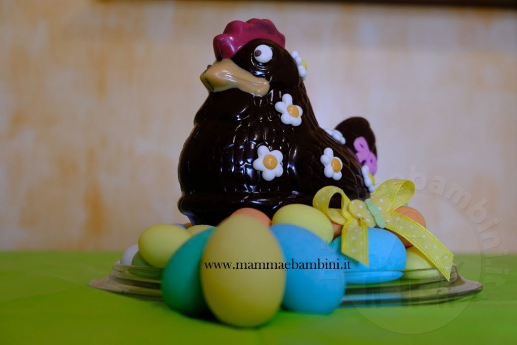 Centrotavola per Pasqua 4 centrotavola con uova colorate