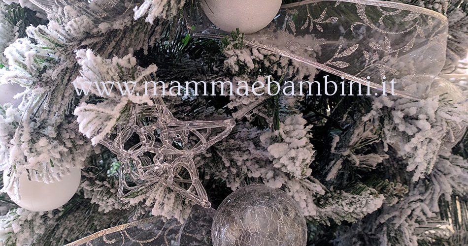Albero Di Natale Con Neve Finta Albero di Natale con neve - Mamma e Bambini