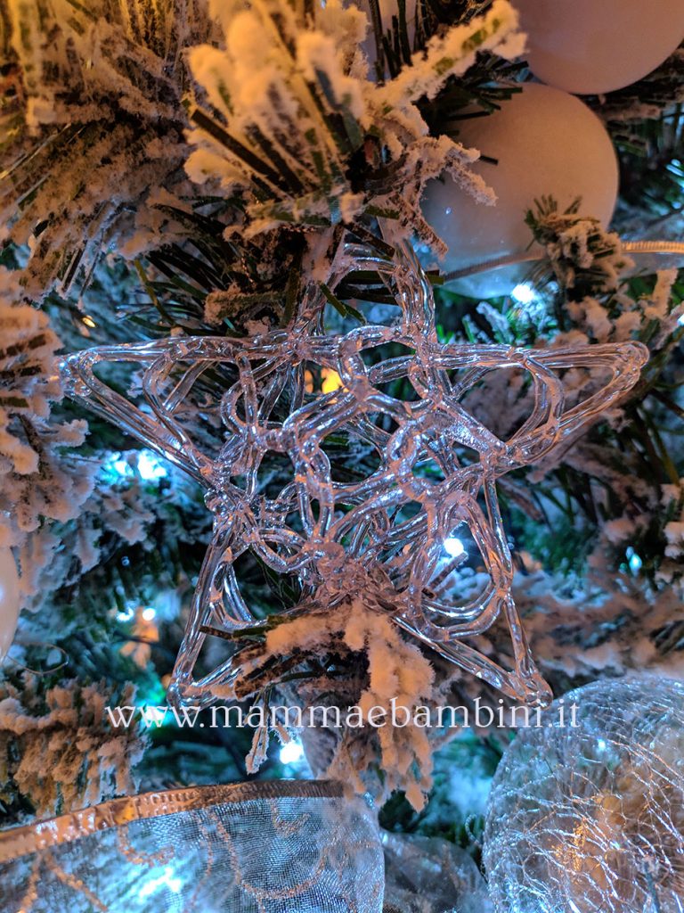 Albero di Natale con neve 3 albero natale addobbi palline
