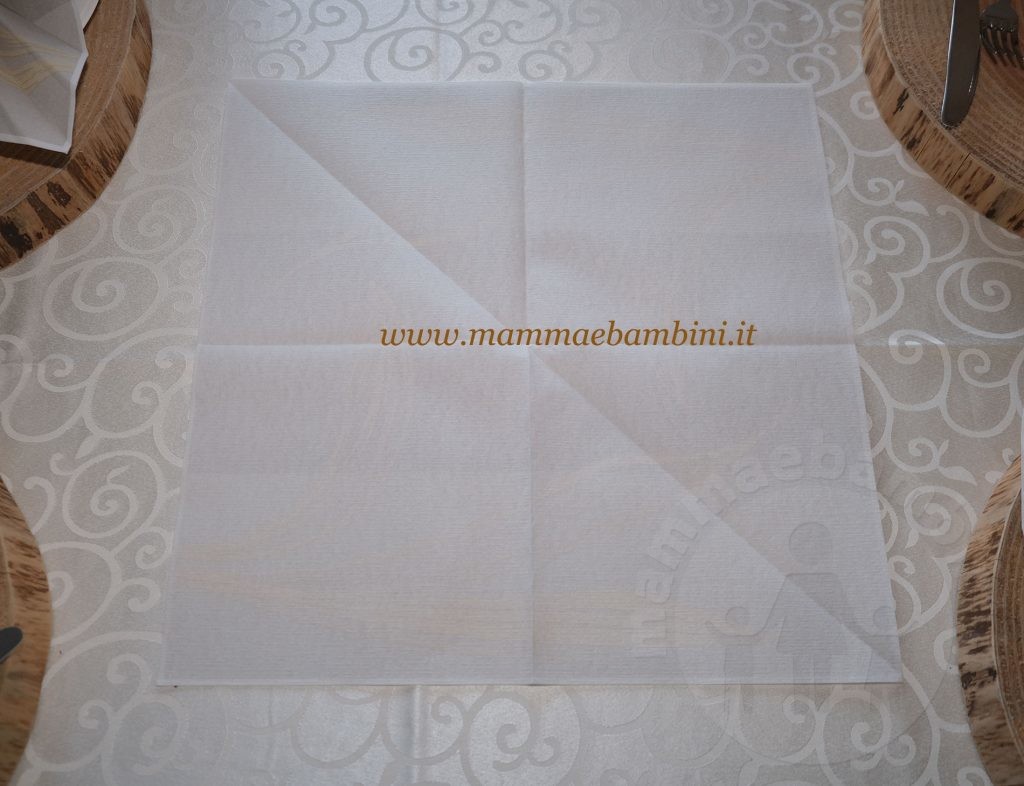 Tutorial tovagliolo piegato forma foglia 2 tovagliolo a foglia passaggi 14