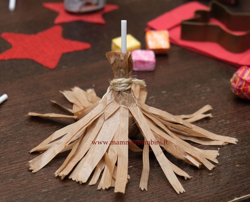 Come realizzare una scopa della Befana 1 scopa befana con leccalecca 04