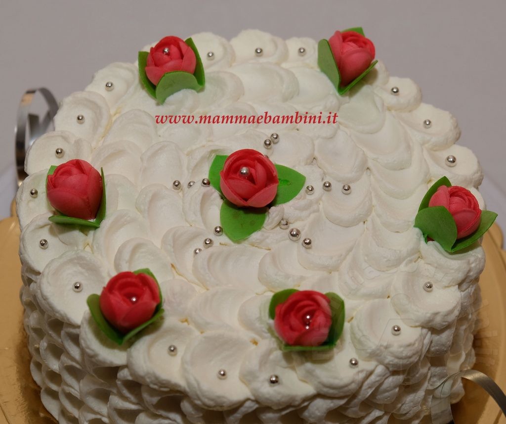 Torta compleanno con panna decorazione a petalo 4 torta compleanno con panna effetto petalo