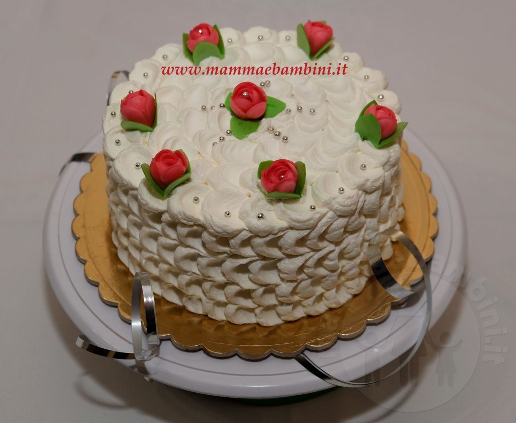 torta con panna effetto petalo 00