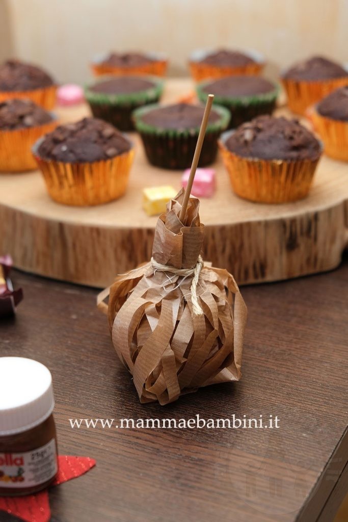 Scopette della Befana portadolcetti per bambini 1 tutorial scopa befana 06