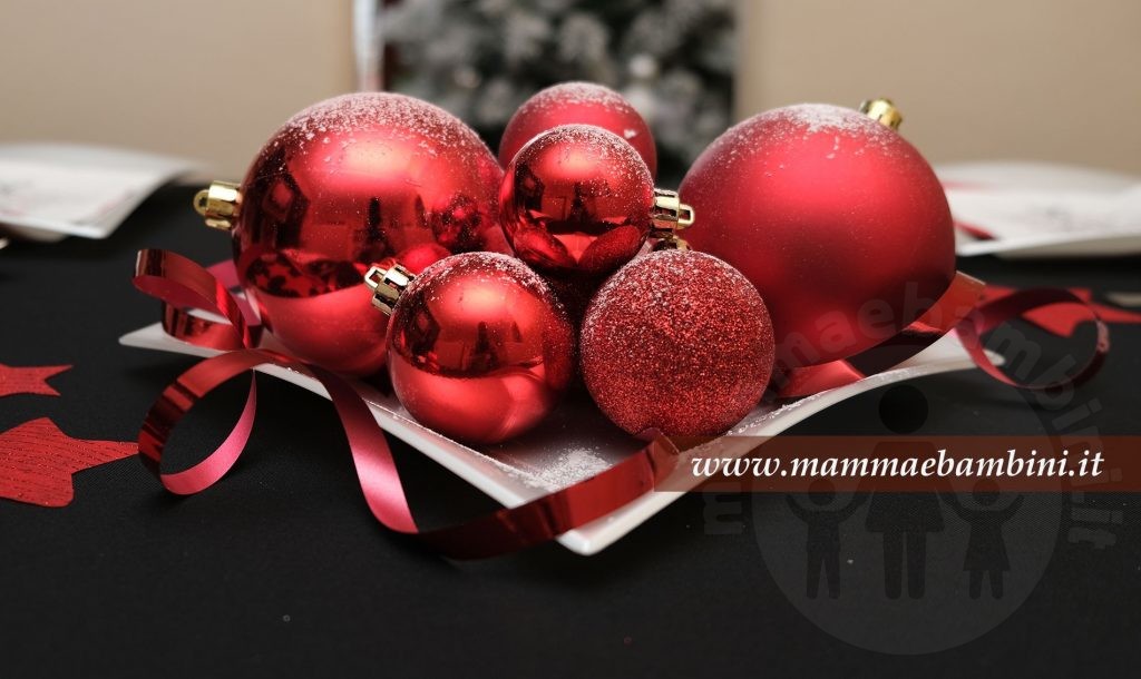 Centrotavola per Natale con palline 2 centrotavola con palline rosse per natale
