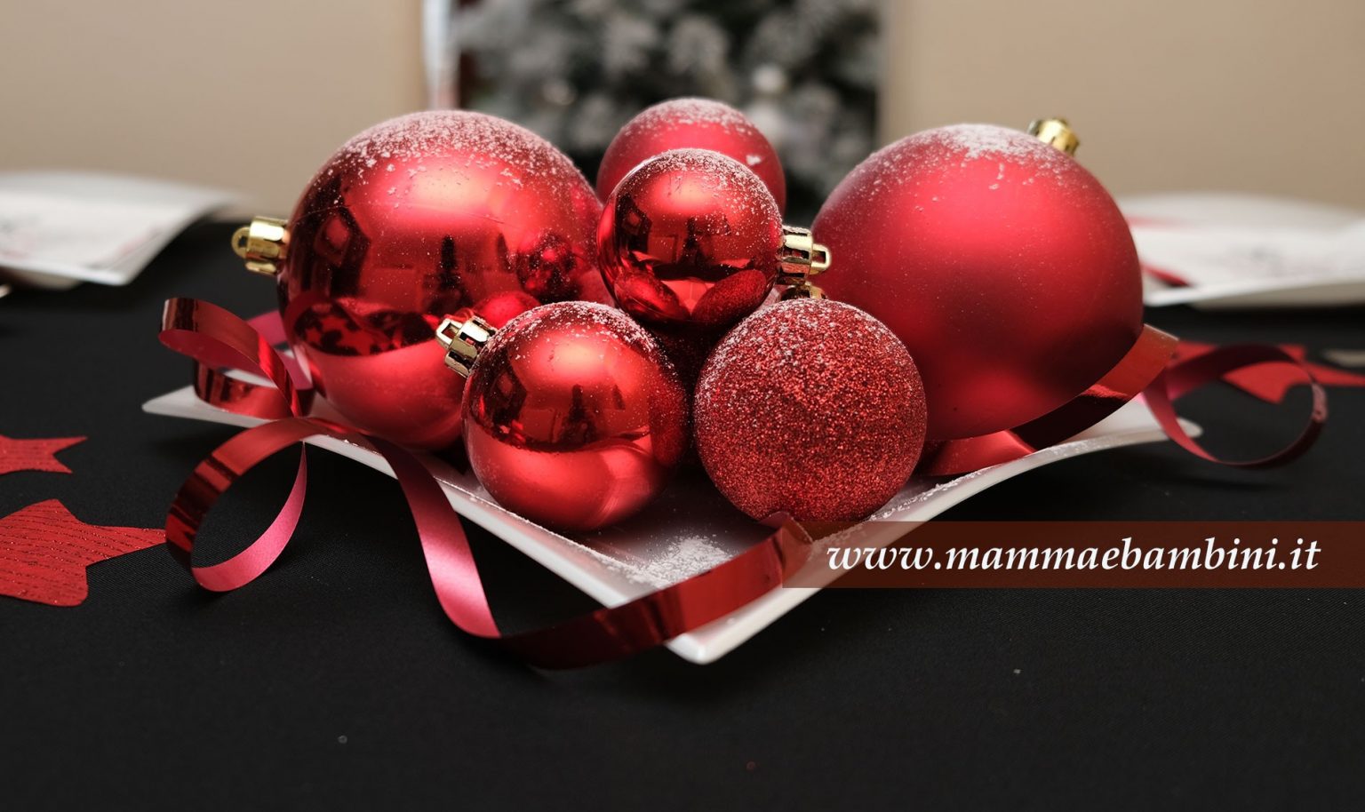 Centrotavola Con Palline Di Natale Centrotavola per Natale con palline - Mamma e Bambini