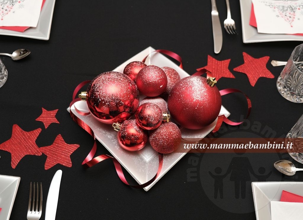 Centrotavola per Natale con palline 1 centrotavola natale fai da te