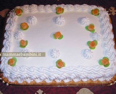 torta alla panna con roselline 1