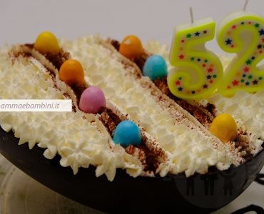 torta compleanno con uovo di cioccolato