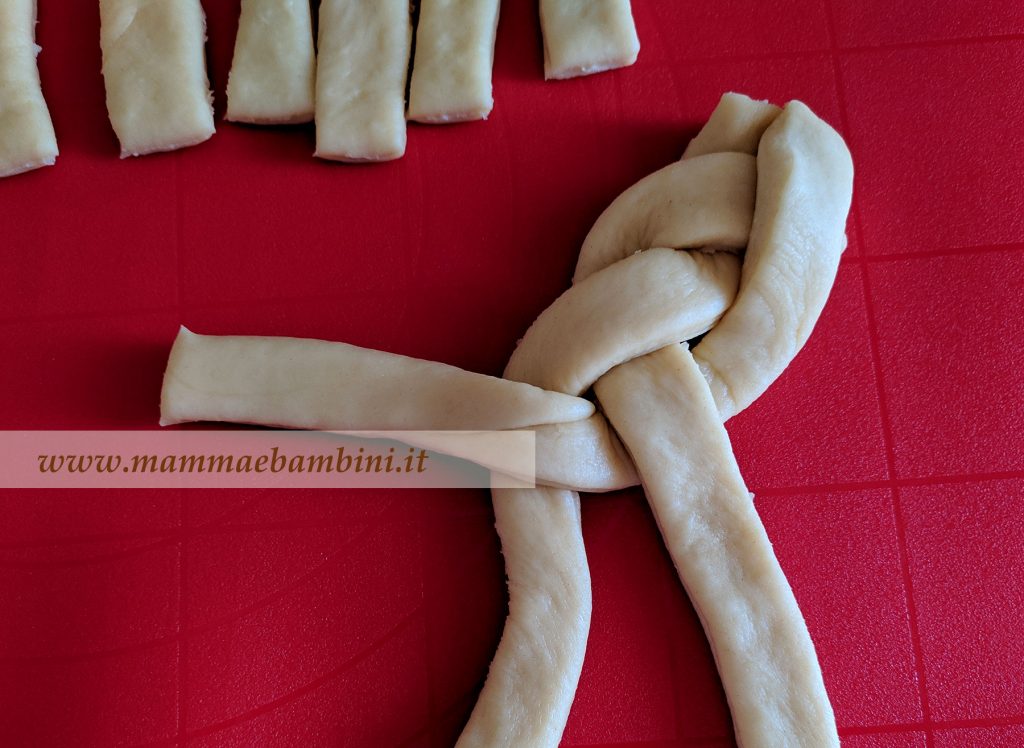 Dolci lievitati: treccine allo yogurt 7 dolci treccine allo yogurt 11