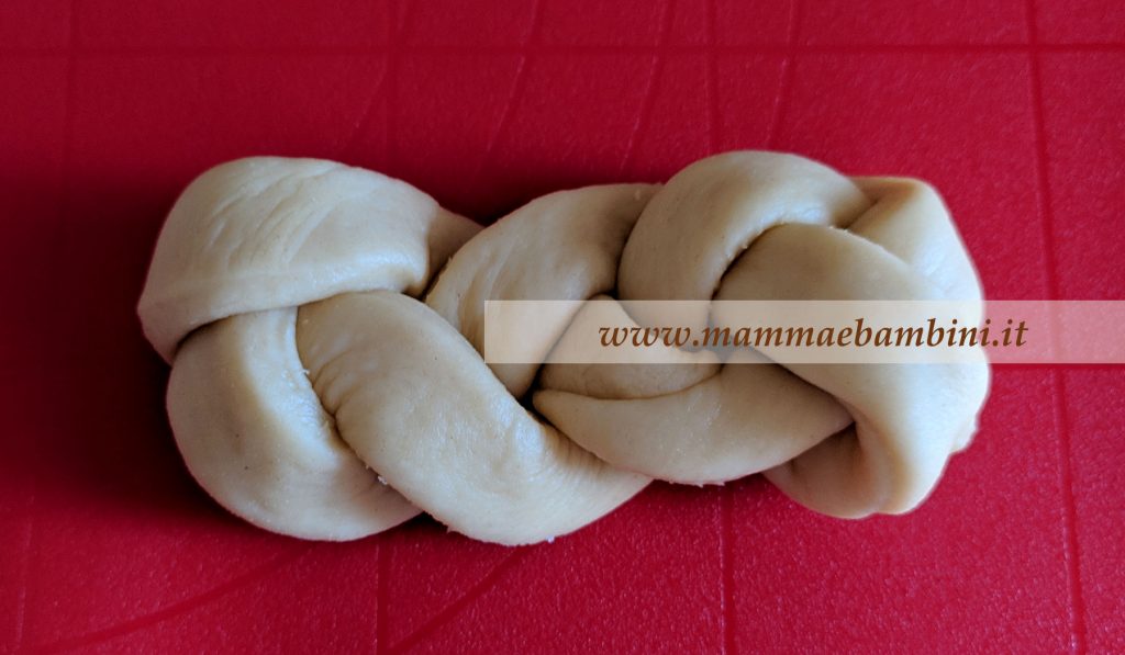 Dolci lievitati: treccine allo yogurt 8 dolci treccine allo yogurt 12