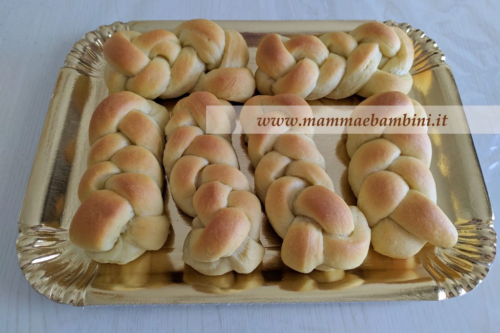 Dolci lievitati: treccine allo yogurt 13 dolci treccine allo yogurt 18