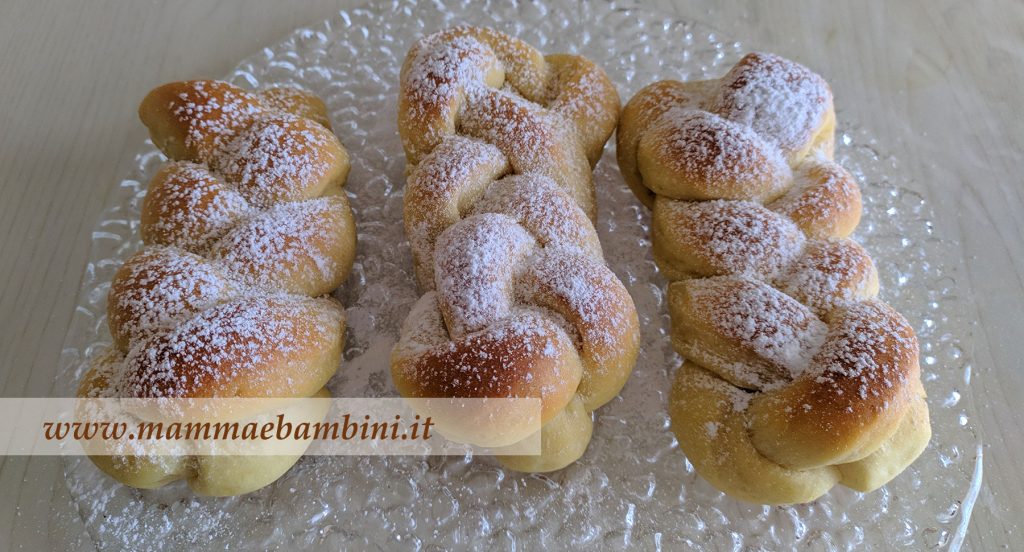 Dolci lievitati: treccine allo yogurt 1 dolci treccine allo yogurt 19