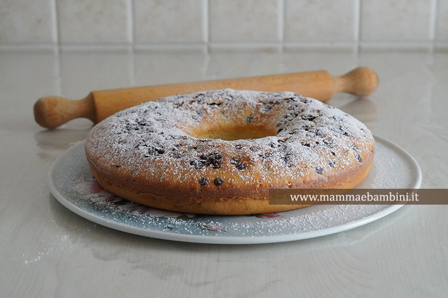 Ricetta torta alla yogurt soffice 1 ciambella yogurt con gocce cioccolato