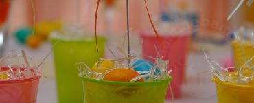 decorazioni con bicchieri plastica pasqua