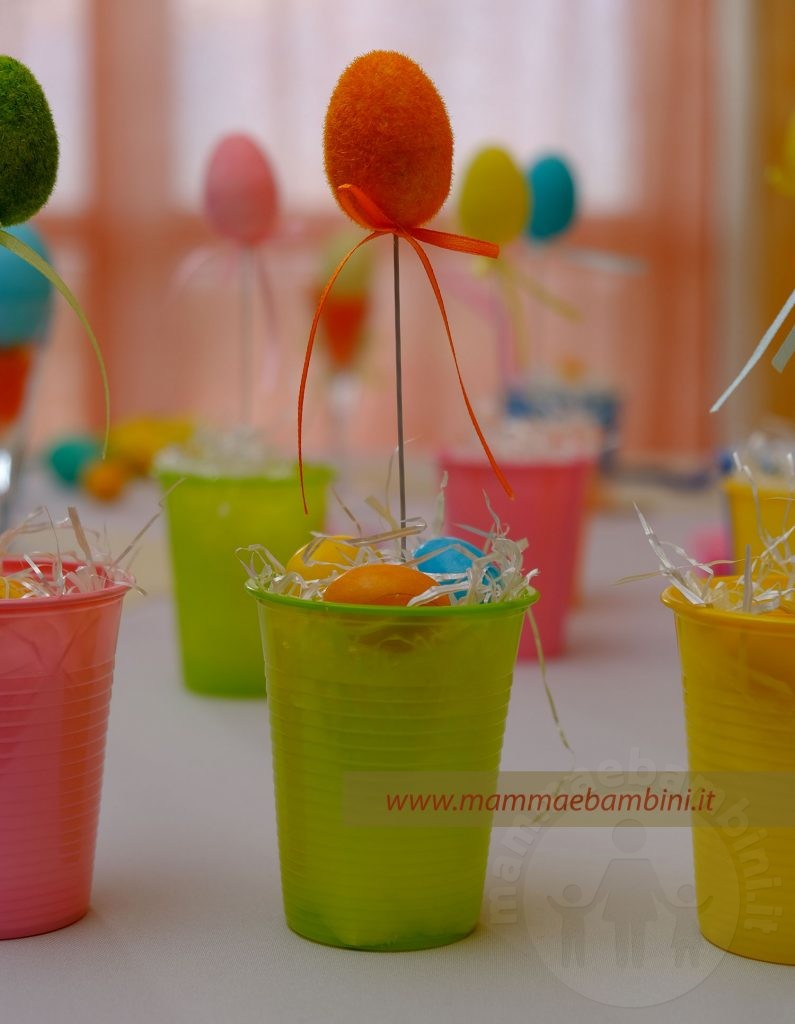 Lavoretti semplici per Pasqua con bicchieri 1 decorazioni con bicchieri plastica pasqua