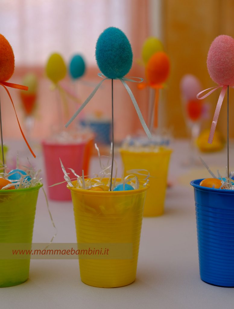 Lavoretti semplici per Pasqua con bicchieri 2 decorazioni pasqua con bicchieri