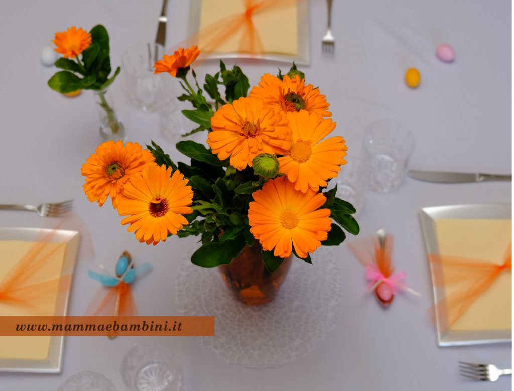 Decorazioni in tavola con tulle arancione 2 tavola apparecchiata fiori arancioni