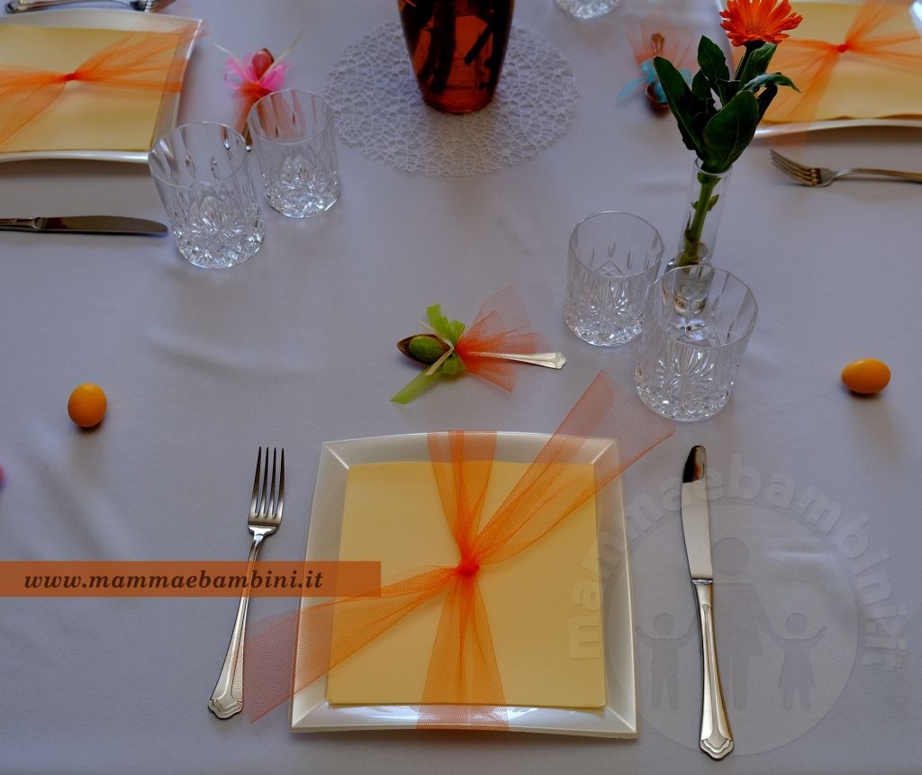 Decorazioni in tavola con tulle arancione 1 tavola apparecchiata pasqua