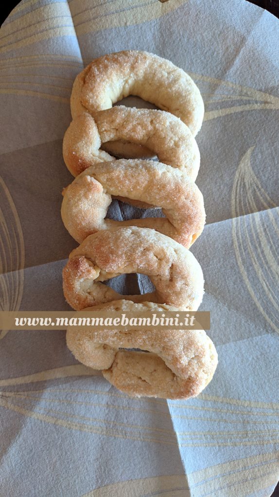 Ciambelline al vino 3 RICETTA FACILI CIAMBELLINE AL VINO