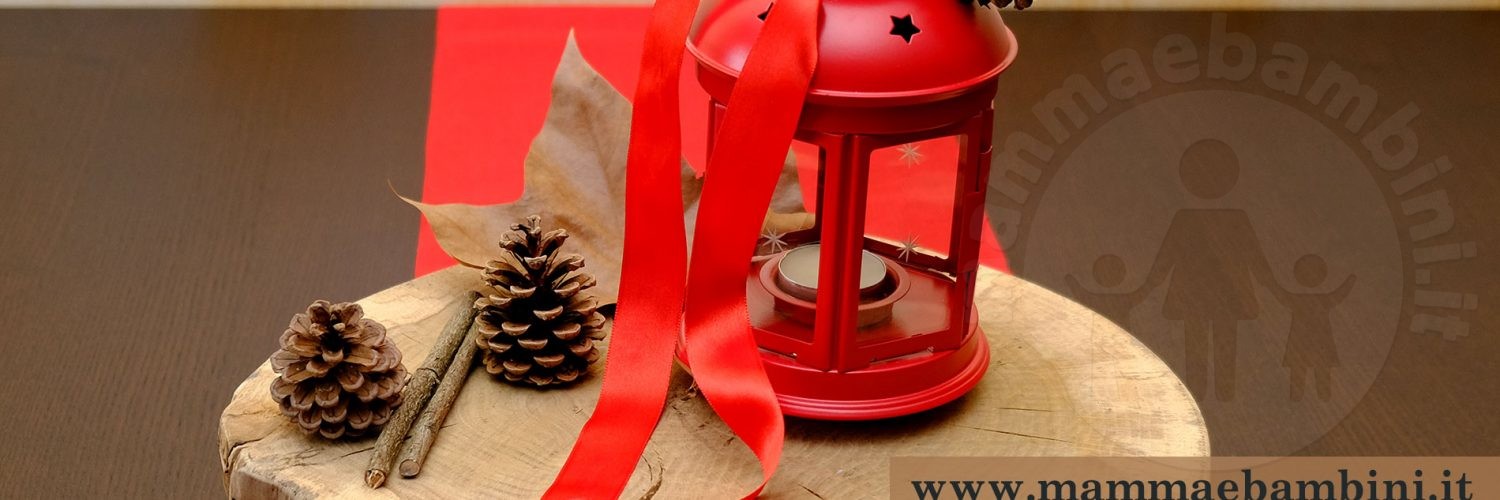 composizioni natalizie con tronchi lanterne pigne