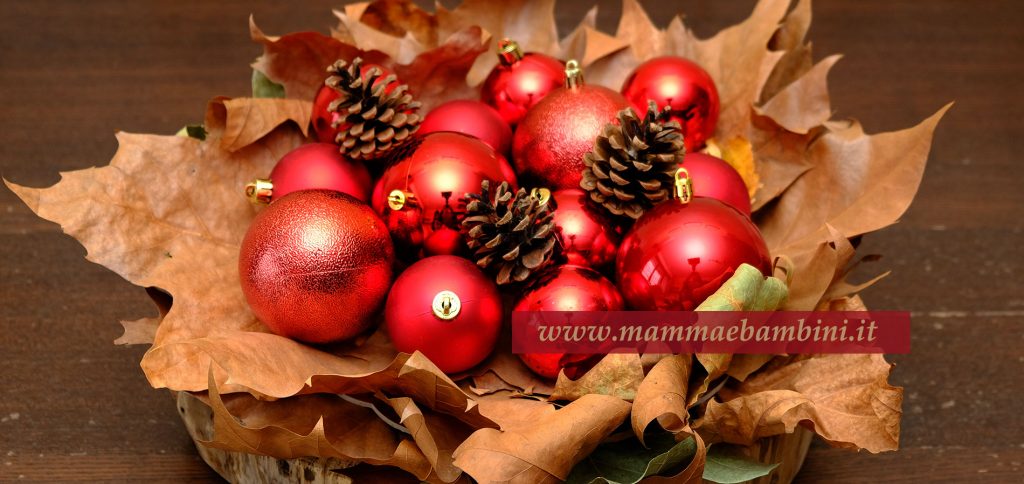 Centrotavola natalizio con palline rosse 5 composizioni per natale con palline