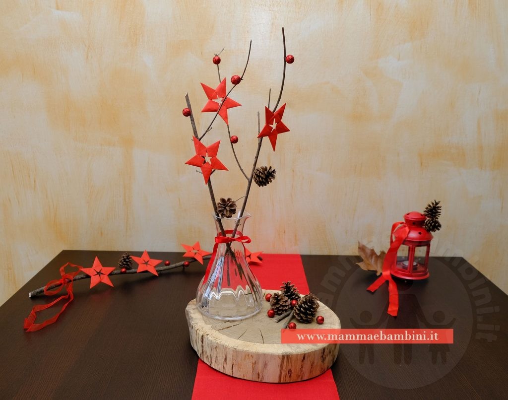 Centrotavola natalizio con rami e pigne 1 decorazioni natalizie con rami