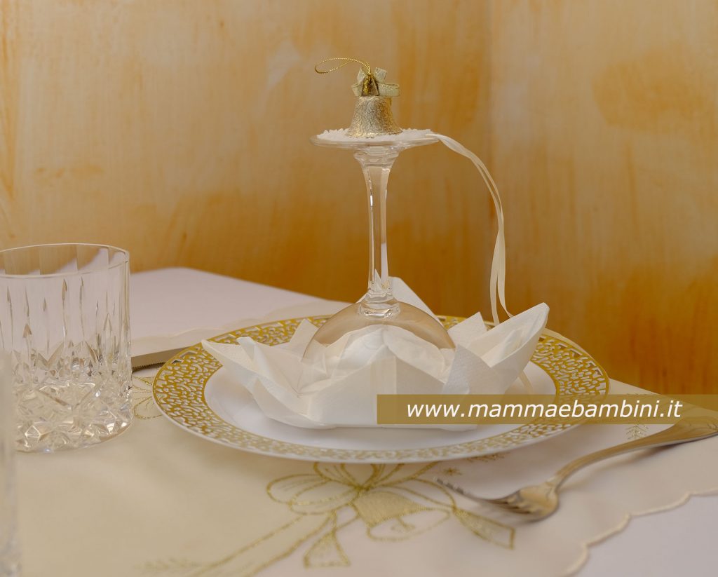 Decorazione tavola 24 dicembre 5 tavola elegante campanelle