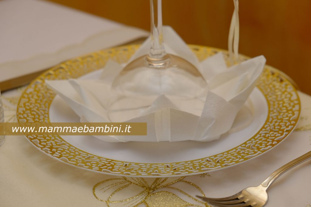 Decorazione tavola 24 dicembre 3 tavola elegante color oro