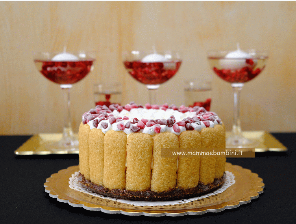 Torta fredda decorata con pavesini e melograna 5 decorazione torte fredde