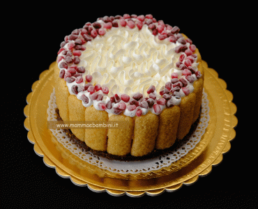 torta compleanno con chicchi melograna