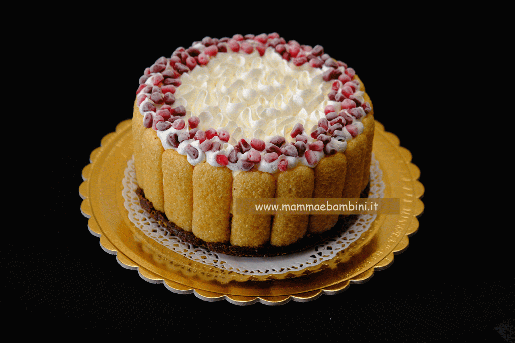 Torta fredda decorata con pavesini e melograna 3 torta fredda decorata con pavesini