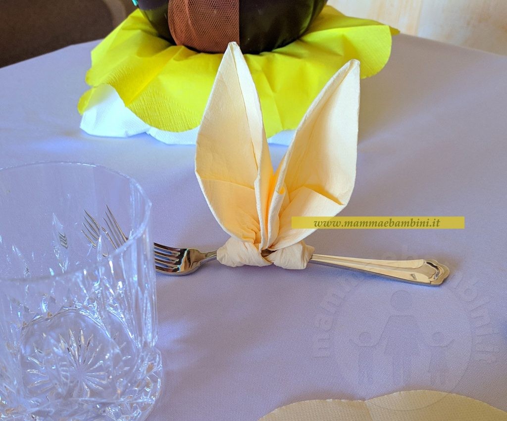Decorare la tavola a Pasqua 2 tovagliolo orecchie coniglio pasqua